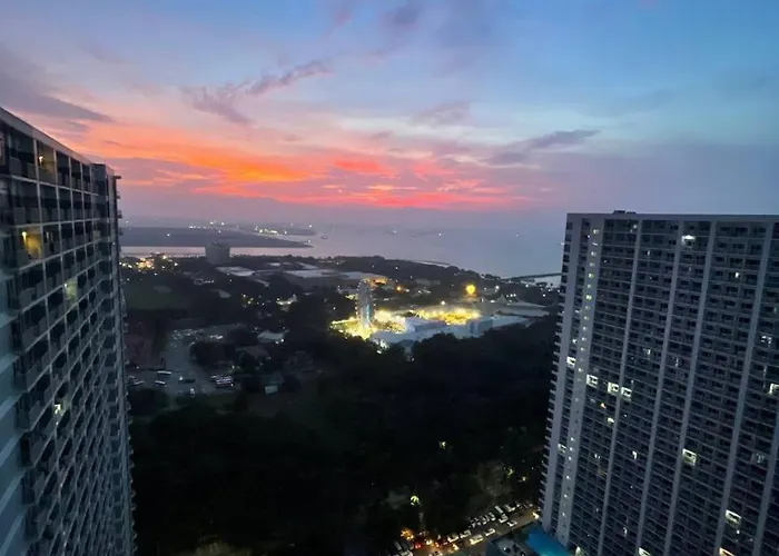Sky Views "le Blue Penthouse" 2br, 40th Floor, Sky Views Coast Residences Near Moa, Naia, Ccp, Star City, World Trade Center & Us Embassy - "j Suites" Manila