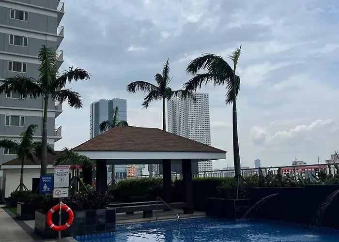 Apartment Sky Views "le Blue Penthouse" 2br, 40th Floor, Sky Views Coast Residences Near Moa, Naia, Ccp, Star City, World Trade Center & Us Embassy - "j Suites" Manila